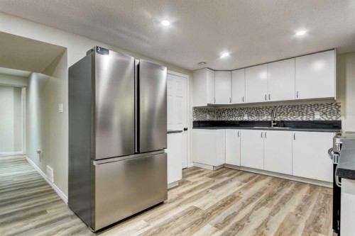 83 Hawkfield Crescent Nw, Calgary, AB - Indoor Photo Showing Kitchen