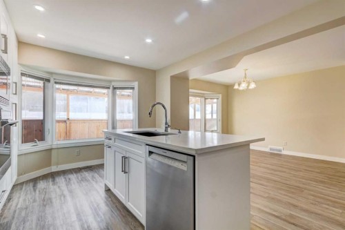 83 Hawkfield Crescent Nw, Calgary, AB - Indoor Photo Showing Kitchen