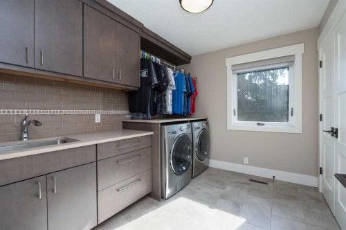 664 29 Avenue Nw, Calgary, AB - Indoor Photo Showing Laundry Room