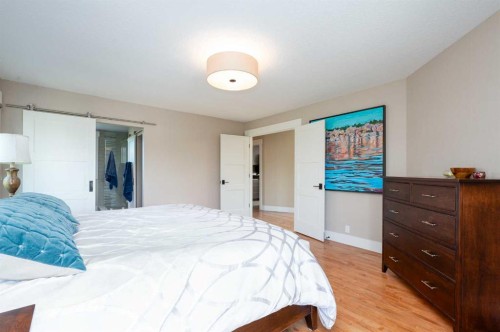 664 29 Avenue Nw, Calgary, AB - Indoor Photo Showing Bedroom