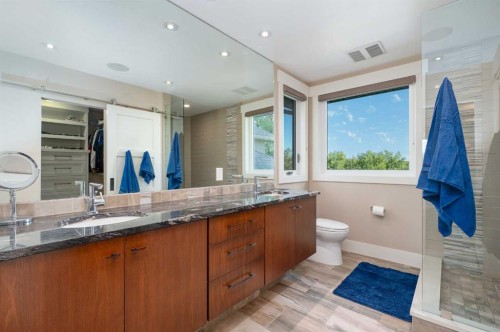 664 29 Avenue Nw, Calgary, AB - Indoor Photo Showing Bathroom