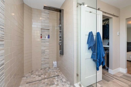 664 29 Avenue Nw, Calgary, AB - Indoor Photo Showing Bathroom