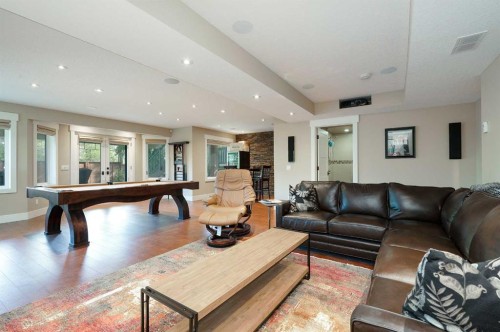 664 29 Avenue Nw, Calgary, AB - Indoor Photo Showing Living Room