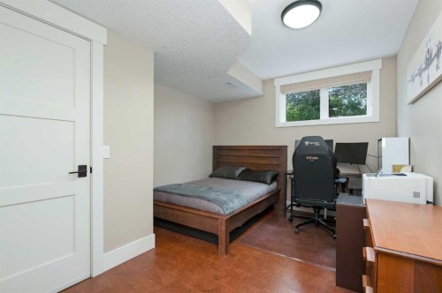 664 29 Avenue Nw, Calgary, AB - Indoor Photo Showing Bedroom