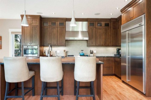 664 29 Avenue Nw, Calgary, AB - Indoor Photo Showing Kitchen With Stainless Steel Kitchen With Upgraded Kitchen