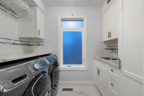 922 5 Street Nw, Calgary, AB - Indoor Photo Showing Laundry Room