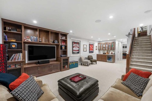 922 5 Street Nw, Calgary, AB - Indoor