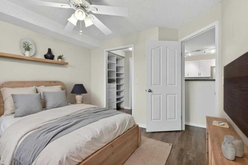4316-10 Prestwick Bay Se, Calgary, AB - Indoor Photo Showing Bedroom
