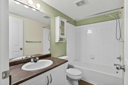 4316-10 Prestwick Bay Se, Calgary, AB - Indoor Photo Showing Bathroom