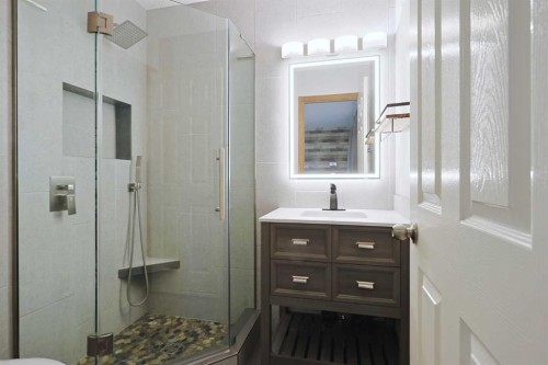 19 Sunridge Crescent Nw, Airdrie, AB - Indoor Photo Showing Bathroom