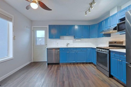 19 Sunridge Crescent Nw, Airdrie, AB - Indoor Photo Showing Kitchen With Stainless Steel Kitchen With Double Sink