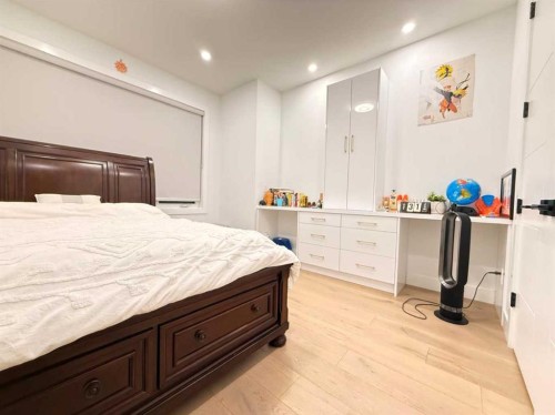 103 Hartford Road Nw, Calgary, AB - Indoor Photo Showing Other Room