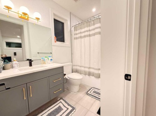 103 Hartford Road Nw, Calgary, AB - Indoor Photo Showing Bathroom