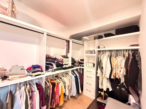 103 Hartford Road Nw, Calgary, AB - Indoor With Storage