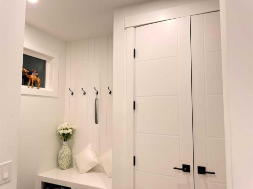 103 Hartford Road Nw, Calgary, AB - Indoor Photo Showing Other Room