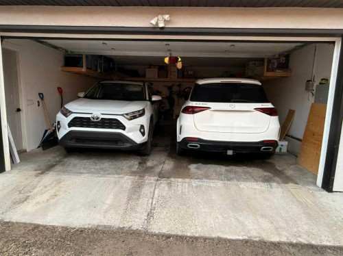 103 Hartford Road Nw, Calgary, AB - Indoor Photo Showing Garage