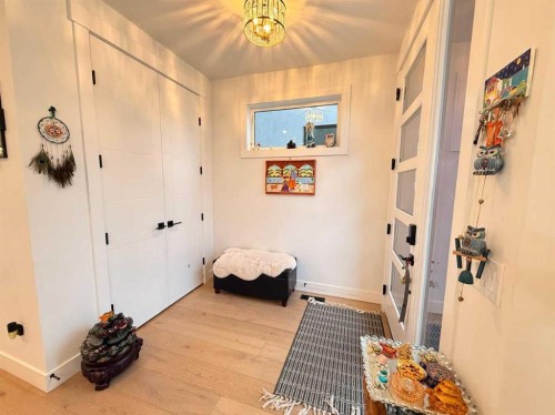 103 Hartford Road Nw, Calgary, AB - Indoor Photo Showing Other Room