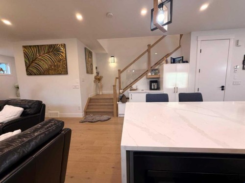 103 Hartford Road Nw, Calgary, AB - Indoor