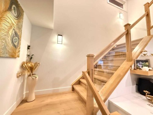 103 Hartford Road Nw, Calgary, AB - Indoor Photo Showing Other Room