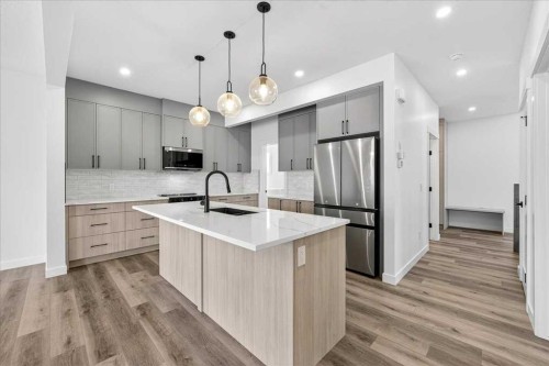 3 Lakewood Point, Strathmore, AB - Indoor Photo Showing Kitchen With Upgraded Kitchen
