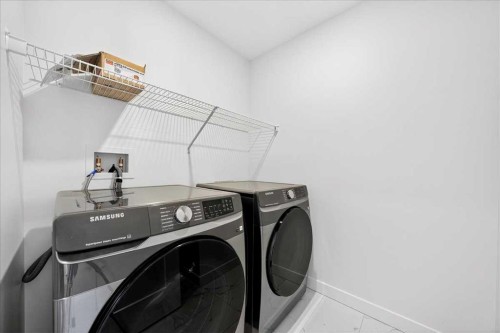 3 Lakewood Point, Strathmore, AB - Indoor Photo Showing Laundry Room