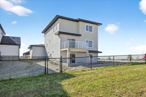 3 Lakewood Point, Strathmore, AB - Outdoor