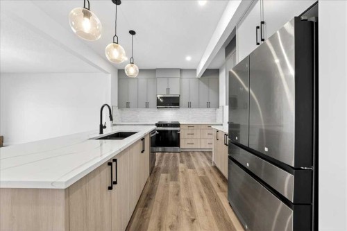 3 Lakewood Point, Strathmore, AB - Indoor Photo Showing Kitchen With Upgraded Kitchen