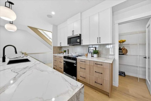 7 Lakewood Point, Strathmore, AB - Indoor Photo Showing Kitchen