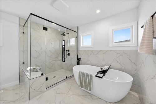 7 Lakewood Point, Strathmore, AB - Indoor Photo Showing Bathroom