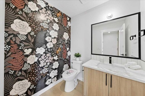7 Lakewood Point, Strathmore, AB - Indoor Photo Showing Bathroom