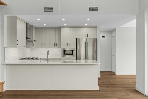 407-1505 Spring Creek Gate, Canmore, AB - Indoor Photo Showing Kitchen With Upgraded Kitchen