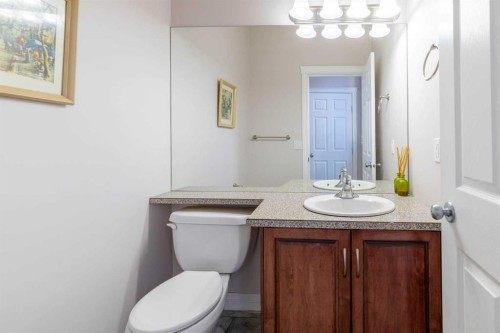 1421 40 Street Sw, Calgary, AB - Indoor Photo Showing Bathroom