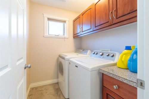 1421 40 Street Sw, Calgary, AB - Indoor Photo Showing Laundry Room