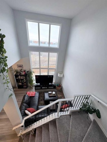 229 Edith Road Nw, Calgary, AB - Indoor