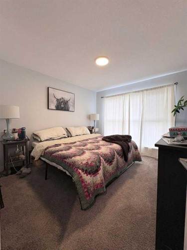 229 Edith Road Nw, Calgary, AB - Indoor Photo Showing Bedroom