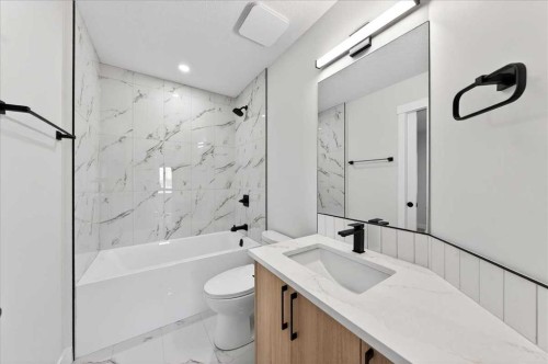 7 Lakewood Way, Strathmore, AB - Indoor Photo Showing Bathroom