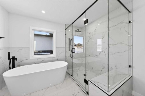 7 Lakewood Way, Strathmore, AB - Indoor Photo Showing Bathroom