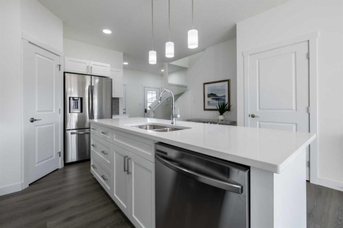 25 Heritage Manor, Cochrane, AB - Indoor Photo Showing Kitchen With Double Sink With Upgraded Kitchen
