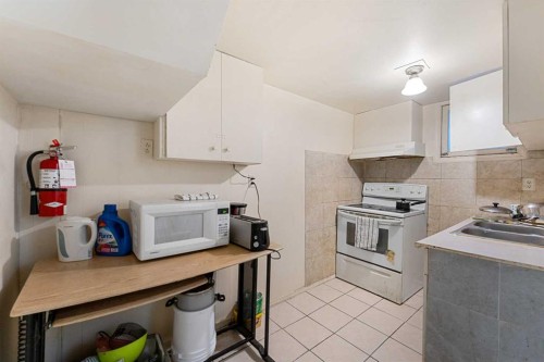 216 15 Avenue Nw, Calgary, AB - Indoor Photo Showing Kitchen With Double Sink