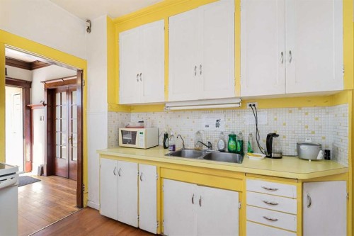 216 15 Avenue Nw, Calgary, AB - Indoor Photo Showing Kitchen With Double Sink