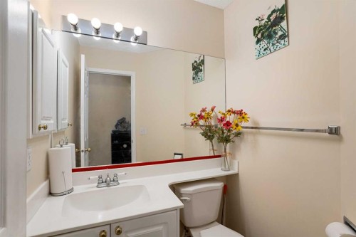 218 15 Avenue Nw, Calgary, AB - Indoor Photo Showing Bathroom