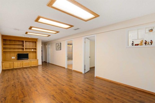 218 15 Avenue Nw, Calgary, AB - Indoor Photo Showing Other Room