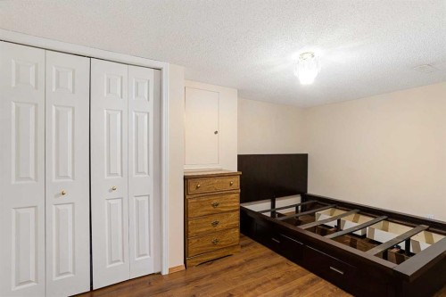 218 15 Avenue Nw, Calgary, AB - Indoor Photo Showing Bedroom
