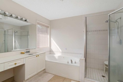 218 15 Avenue Nw, Calgary, AB - Indoor Photo Showing Bathroom