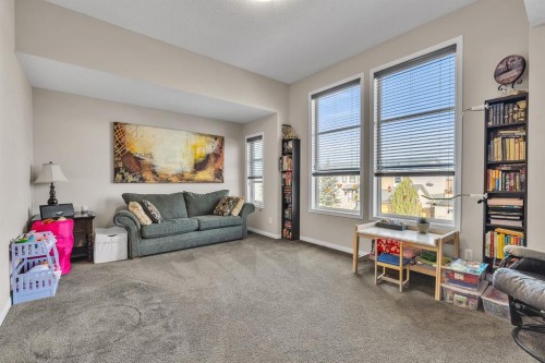 31 Walden Court Se, Calgary, AB - Indoor Photo Showing Living Room
