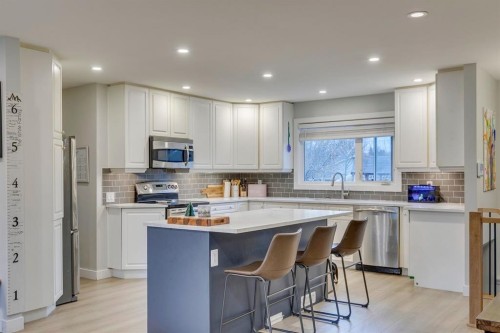 1324 Lake Sylvan Drive Se, Calgary, AB - Indoor Photo Showing Kitchen With Upgraded Kitchen