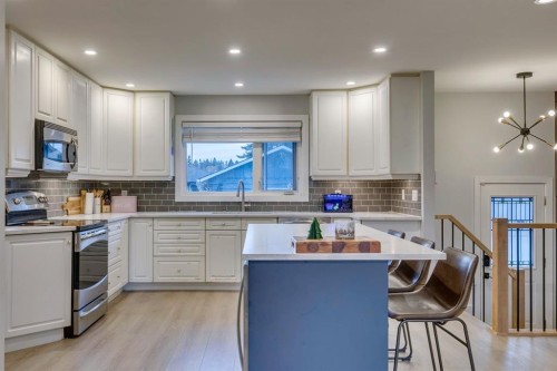 1324 Lake Sylvan Drive Se, Calgary, AB - Indoor Photo Showing Kitchen