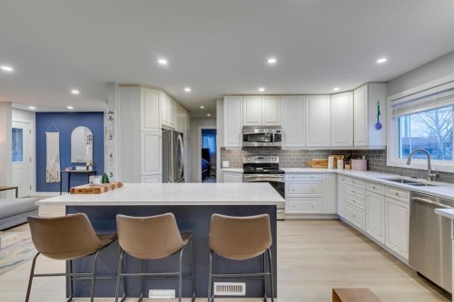 1324 Lake Sylvan Drive Se, Calgary, AB - Indoor Photo Showing Kitchen With Double Sink With Upgraded Kitchen
