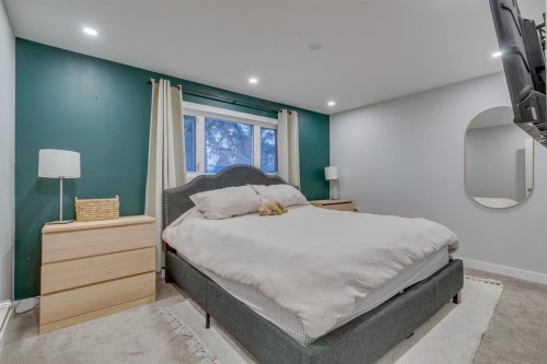 1324 Lake Sylvan Drive Se, Calgary, AB - Indoor Photo Showing Bedroom