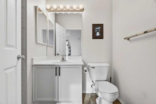 9-43 Springborough Boulevard Sw, Calgary, AB - Indoor Photo Showing Bathroom